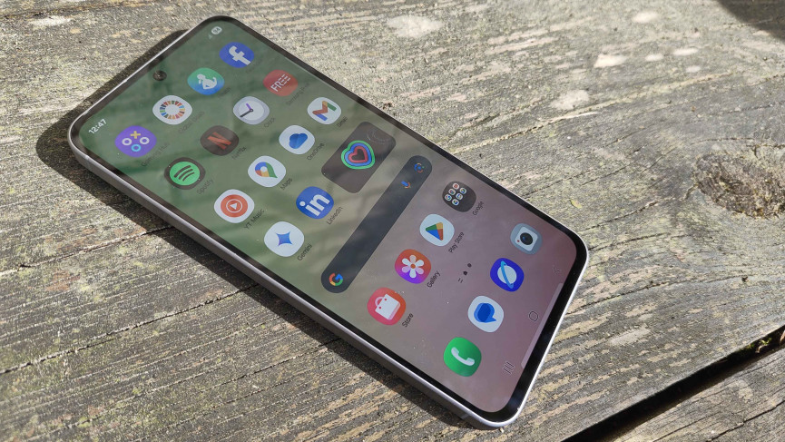 Recensione del Samsung A56: Design e stile senza compromessi