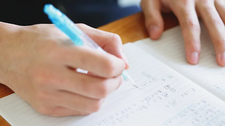 Il Ritorno dei Blue Books: Tra Tradizione e Innovazione nel Combattere l'AI Cheating
