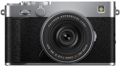 Fujifilm annuncia la fotocamera digitale mirrorless X-E5 in stile retrò